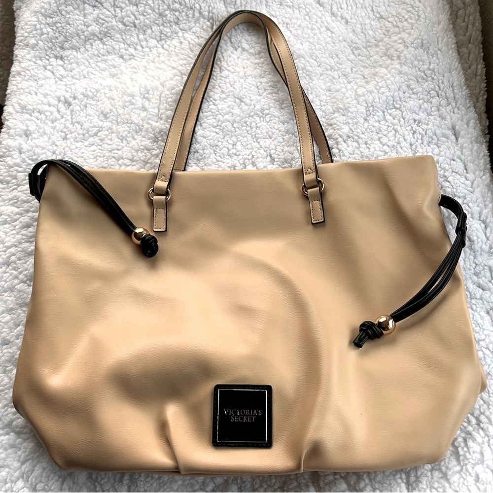 Victoria Secret handbag with spacious interior, Chic, Beige color, Never used